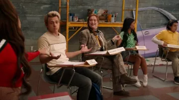 Asos Design Ex­treme Flare Suit Pants worn by Ashlyn (Julia Lester) as seen in High School Musical: The Musical: The Series (S04E03)