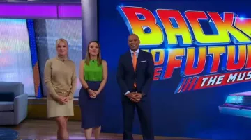 Michael Kors Collection Organic Bucckle Loop Leather Belt usado por Jennifer Ashton como se ve en Good Morning America el 10 de agosto de 2023