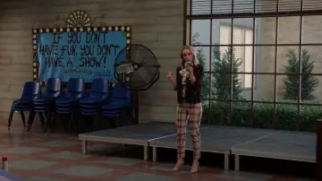 Pantalon à carreaux Sanctuary Carnaby porté par Miss Jenn (Kate Reinders) comme on le voit dans High School Musical: The Musical: The Series (S04E05)