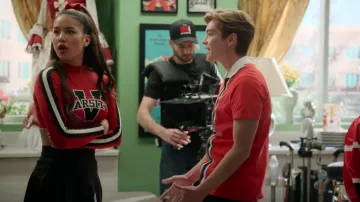 Asos Design Polo relajado usado por Mack (Matthew Sato) como se ve en High School Musical: The Musical: The Series (S04E03)