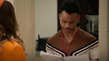 Panel de manga corta Reiss Vinci Camisa cubana detallada usada por el Sr. Mazzara (Mark St. Cyr) como se ve en High School Musical: The Musical: The Series (S04E03)