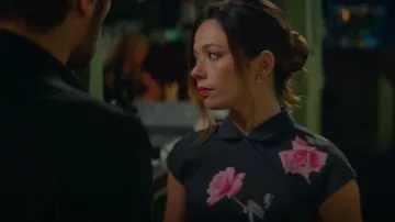 Juan Vidal Vestido Mini Wong Sin Mangas porté par Margot (Anna Castillo) vu dans A Perfect Story (S01E05)