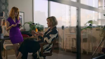 Maje Render Ruched Stretch-Jersey Mini Robe en violet portée par Valeria (Diana Gómez) comme vu dans Valeria (S03E05)