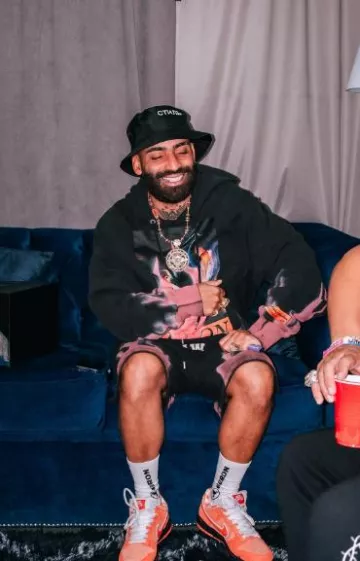 Heron Preston Black Law Flames Sweatshorts portés par Arcángel sur son compte Instagram @arcangel