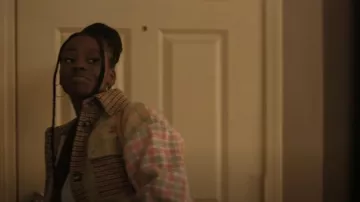 Stella Nova Patchwork Abrigo de un solo pecho usado por Kiesha Williams (Birgundi Baker) como se ve en The Chi (S06E02)