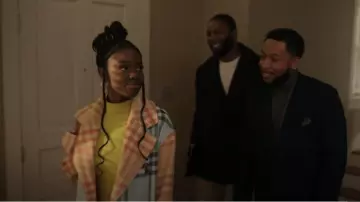 Nasty Gal Mixed Check Wool Look Maxi Coat porté par Kiesha Williams (Birgundi Baker) comme on le voit dans The Chi (S06E02)