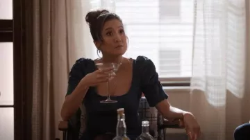 Free People Cheyenne Denim Minivestido usado por Kimber (Ashley Park) como se ve en Only Murders in the Building (S03E03)