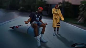 Baskets Nike Air Force 1 Low White portées par Roddy Ricch dans Closed Doors (clip vidéo) avec Trippie Redd