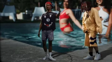 Gucci Blue Stud Embelli Shorts en denim porté par Roddy Ricch dans Closed Doors (clip vidéo) avec Trippie Redd