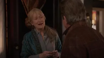 Sakkas Double Layer Jacquard Paisley Pashmina Shawl usado por Loretta Durkin (Meryl Streep) como se ve en Only Murders in the Building (S03E03)