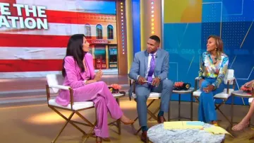 Temperley London Clove Velvet chaleco usado por Padma Lakshmi como se ve en Good Morning America el 15 de agosto de 2023