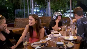 Robe Runaway Estella en rose vif portée par (Aesha Scott) comme on le voit dans Below Deck Down Under (S02E09)