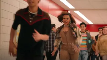 Urban Outfitters Croppeded Utility Jacket porté par Kourtney (Dara Reneé) comme on le voit dans High School Musical: The Musical: The Series (S04E08)