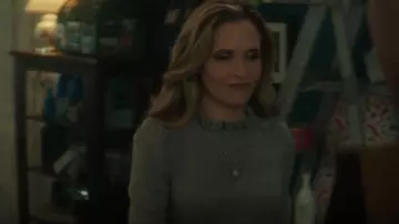 Cadre Josefine Pull porté par Callie Farquar (Sally Pressman) vu dans Nancy Drew (S04E12)