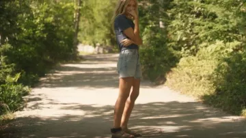 Birkenstock Arizona Soft Footbed Sandalia usada por Lidia Bennett (Jennifer Finnigan) como se ve en Moonshine (S03E03)
