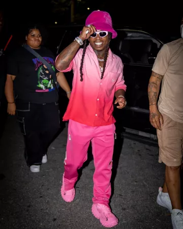 Sergio Tacchini Chemise Gradient Dégradé Rose Chaud porté par Jacquees sur le compte Instagram @jacquees