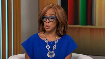 Calvin Klein Capelet Vestido de vaina en regata usado por Gayle King como se ve en CBS Mornings el 15 de agosto de 2023