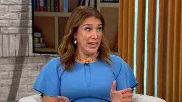 Reiss Eleni Vestido usado por Sarah Gelman visto en CBS Mornings el 15 de agosto de 2023