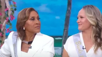 Michael Kors Collection Blazer de manga aplastada usado por Robin Roberts como se ve en Good Morning America el 16 de agosto de 2023