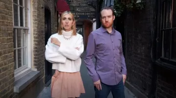 H&M Oversize Polo-Neck Pull porté par Cleo comme on le voit dans 90 Day Fiancé: Before the 90 Days (S06E11)