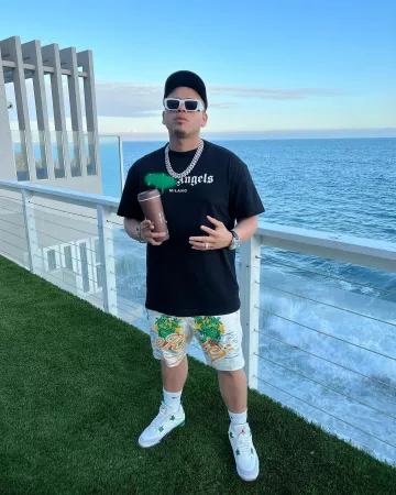 Rhude White Palms Logo Shorts worn by Jesus Ortiz Paz on the Instagram account @jesusortizpazfr