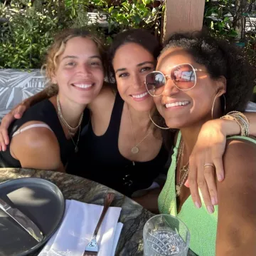 Jennifer Meyer Mini Bezel Tennis Bracelet usado por Meghan Markle en su historia de Instagram el 15 de agosto de 2023