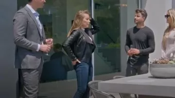 Bar Iii Chaqueta de mujer Purple Flyaway Chaqueta de cuero sintético Deep Merlot usada por Kendra Wilkinson como se ve en Kendra Sells Hollywood (S02E02)