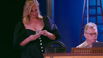 LPA Albany Vestido usado por Sonja Morgan como se ve en Luann y Sonja: Bienvenido a Crappie Lake (S01E06)