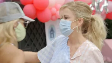 Prabal Gurung Gingham avec CascAde et Coutout Détail porté par Stephanie Hollman vu dans The Real Housewives of Dallas (S05E01)