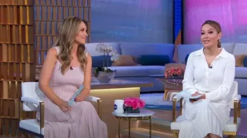 Robe plissée en tricot côtelé Scanlan Theodore portée par Eva Pilgrim vue dans Good Morning America le 17 août 2023