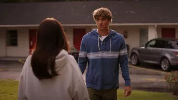 American Eagle Bonfire Fleece Baja Sudadera con capucha usada por Jeremiah (Gavin Casalegno) como se ve en The Summer I Turned Pretty (S02E08)