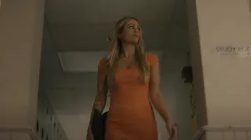 Robe pull Guess Charlotte Bodycon portée par Britt Hufford (Dina Shihabi) comme on le voit dans Painkiller (S01E01)