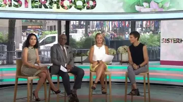 Jonathan Simkhai Chelle Robe asymétrique à pointelle portée par Vicky Nguyen comme on le voit dans Today on August 18, 2023