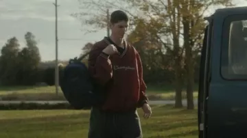 Mochila Jansport Superbreak usada por Tyler Kryger (Jack Mulhern) como se ve en Painkiller (S01E04)