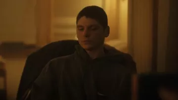Sweat à capuche Nike Pull Over porté par Tyler Kryger (Jack Mulhern) vu dans Analgésique (S01E05)