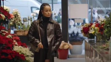 Michael Kors Collection Balmacaan Crocodile Embossed Leather Coat usado por Sai De Silva como se ve en The Real Housewives of New York City (S14E05)