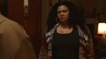 Skims Cozy Knit Bouclé Tank usado por Mavis Beaumont (Michelle Buteau) como se ve en Survival of the Thickest (S01E08)