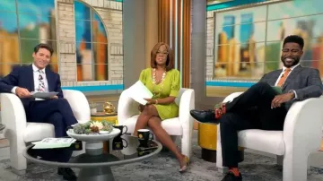 New York & Company Puff-Sleeve Sheath Vestido usado por Gayle King como se ve en CBS Mornings el 17 de agosto de 2023