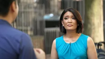 Calvin Klein Pleat-Neck Sleeveless Top usado por Elaine Quijano como se ve en CBS Mornings el 18 de agosto de 2023