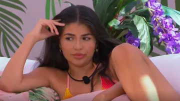 Shein Velvet Ombre Triangle Tie Side Bikini Traje de baño usado por Kassy Castillo como se ve en Love Island (S05E25)
