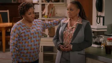 Dkny One-Button Peak Lapel Combo Jacket porté par Regina Upshaw (Kim Fields) comme on le voit dans The Upshaws (S04E04)