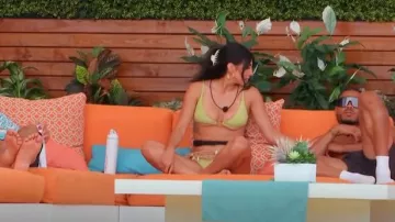 Zaful Ribbed O-Ring String Padded Low Waisted Bikini Set Traje de baño usado por Kassy Castillo como se ve en Love Island (S05E26)