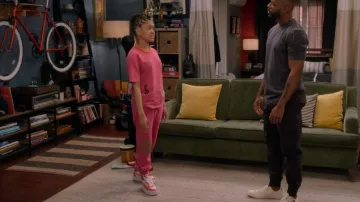 Puma Karmen Rebelle Mid Platform Sneaker portée par Aaliyah Upshaw (Khali Spraggins) comme on le voit dans The Upshaws (S04E04)