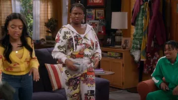 Forever 21 Rolling Loud Fleece Joggers worn by Savannah (Daria Johnson) as seen in The Upshaws (S04E02)