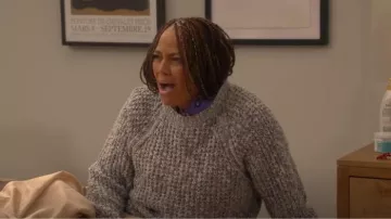 L.L.Bean Signature Cotton Ragg Sweater porté par Regina Upshaw (Kim Fields) tel que vu dans The Upshaws (S04E03)