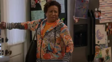 Johnny Was Sunrise Modern Zip-Up Hoodie usada por Lucretia Turner (Wanda Sykes) como se ve en The Upshaws (S04E03)
