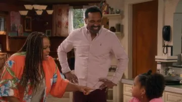 Allsaints Redondo Half Sleeve Ramskull Shirt porté par Bernard Upshaw (Mike Epps) comme on le voit dans The Upshaws (S04E03)