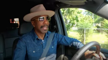 Levis Barstow Western Denim Camisa usada por J. B. Smoove como se ve en Secret Celebrity Renewal (S03E03)