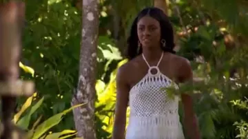 Verandah Knotted Macramé Cotton Halter Top porté par Charity Lawson comme on le voit dans The Bachelorette (S20E09)