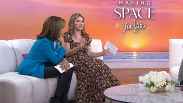 Tory Burch Puff-Sleeve Smocked-Bodice Tiered Midi Dress usado por Jenna Bush Hager como se ve en Today with Hoda & Jenna el 21 de agosto de 2023